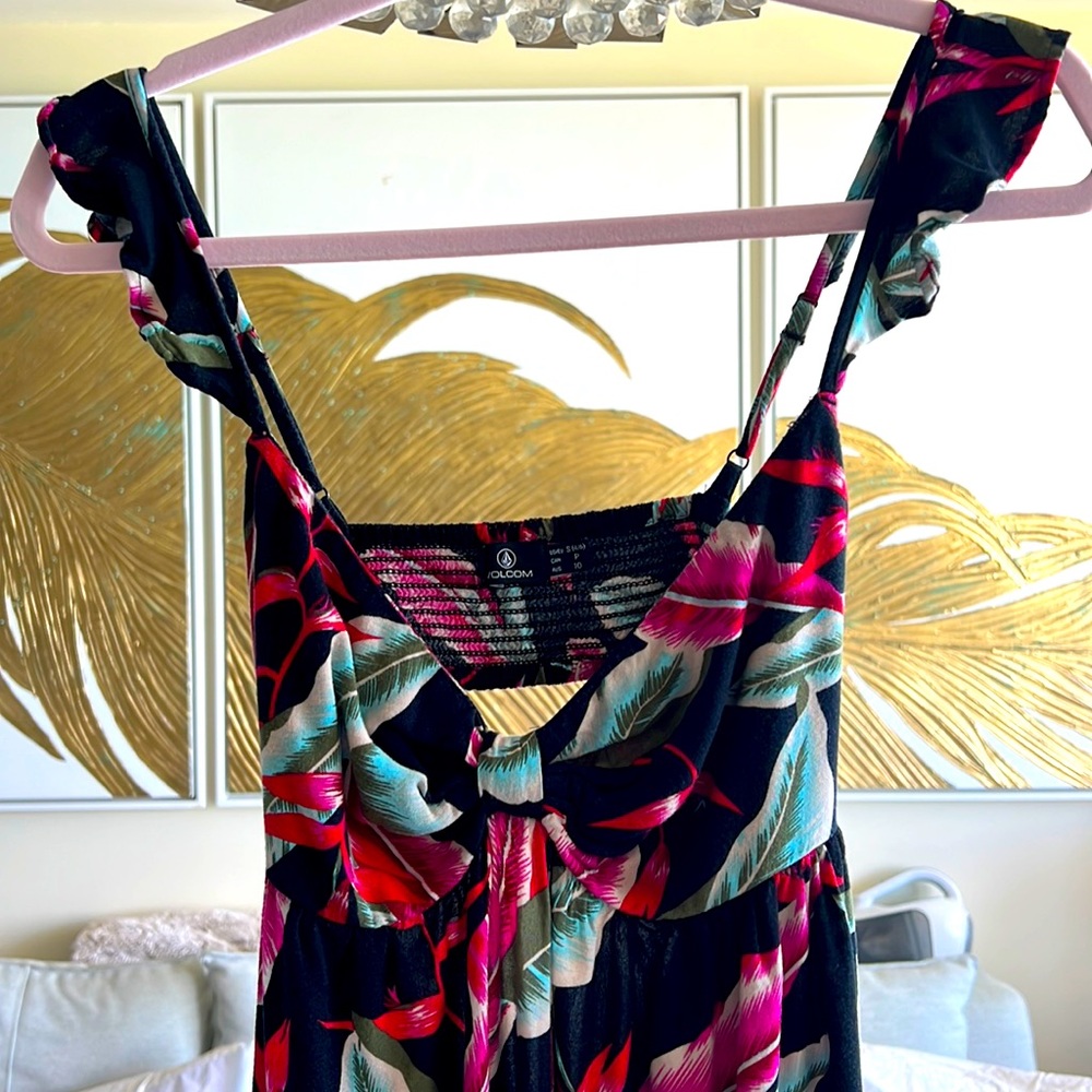 Fun flirty tropical Volcom dress - NEVER WORN